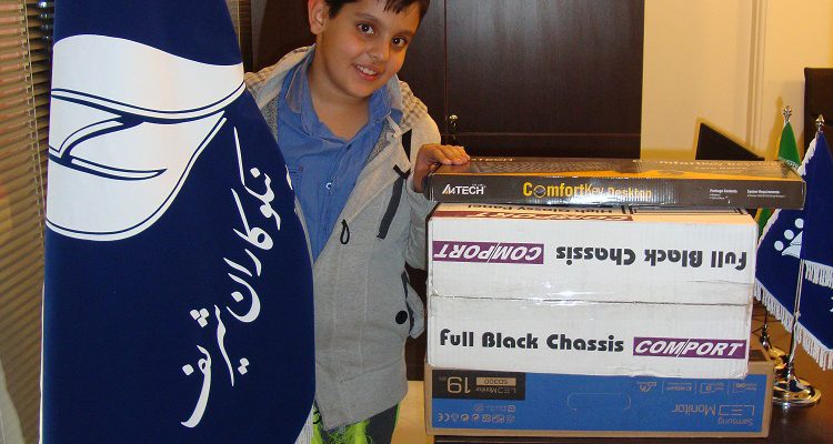 هدایای شهرداری منطقه 6 تهران در “ارمغان شریف” به کودکان بنیاد اهدا شد