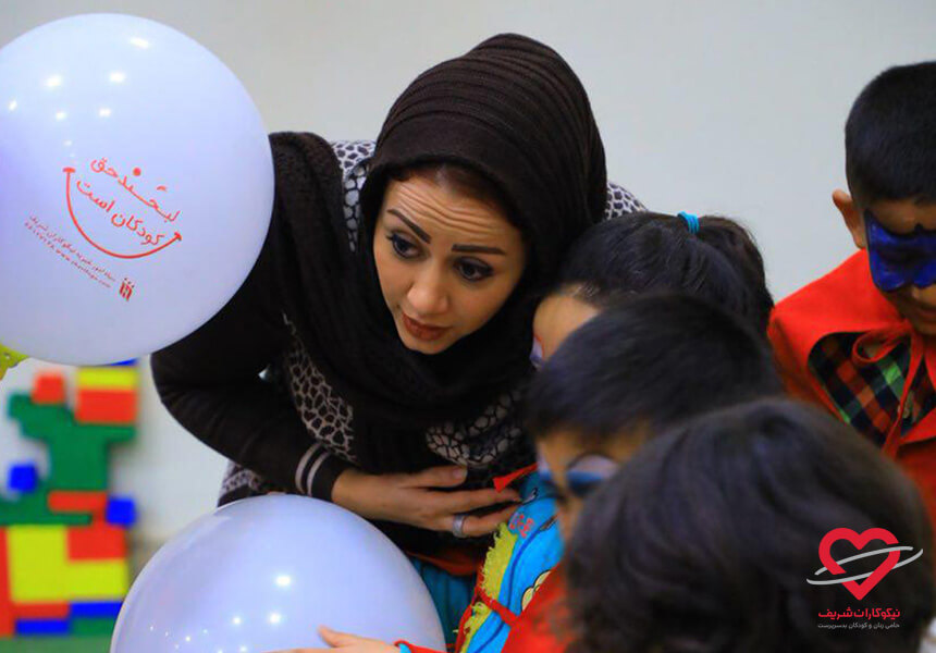دیدار کودکان با حامیاد در جشن ارمغان شریف