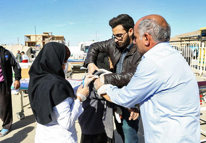 عدم وجود امکانات پزشکی زلزله زدگان کرمانشاه